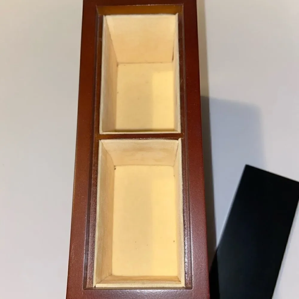 Vintage Art mall of America Vintage Wooden collectible Keepsake box‎